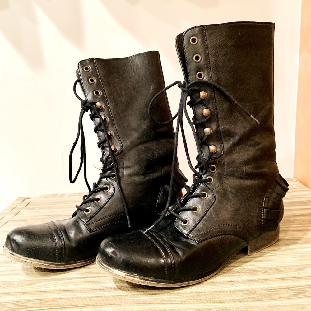 Betsy Johnson Combat boots sz 10